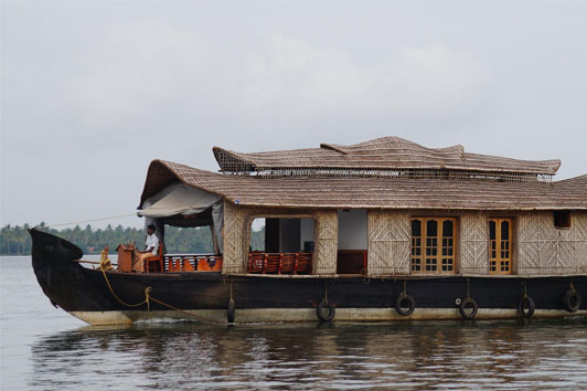 Alleppey - Venice of the East - Tourist Destination in Kerala - Sothern India By and Driver